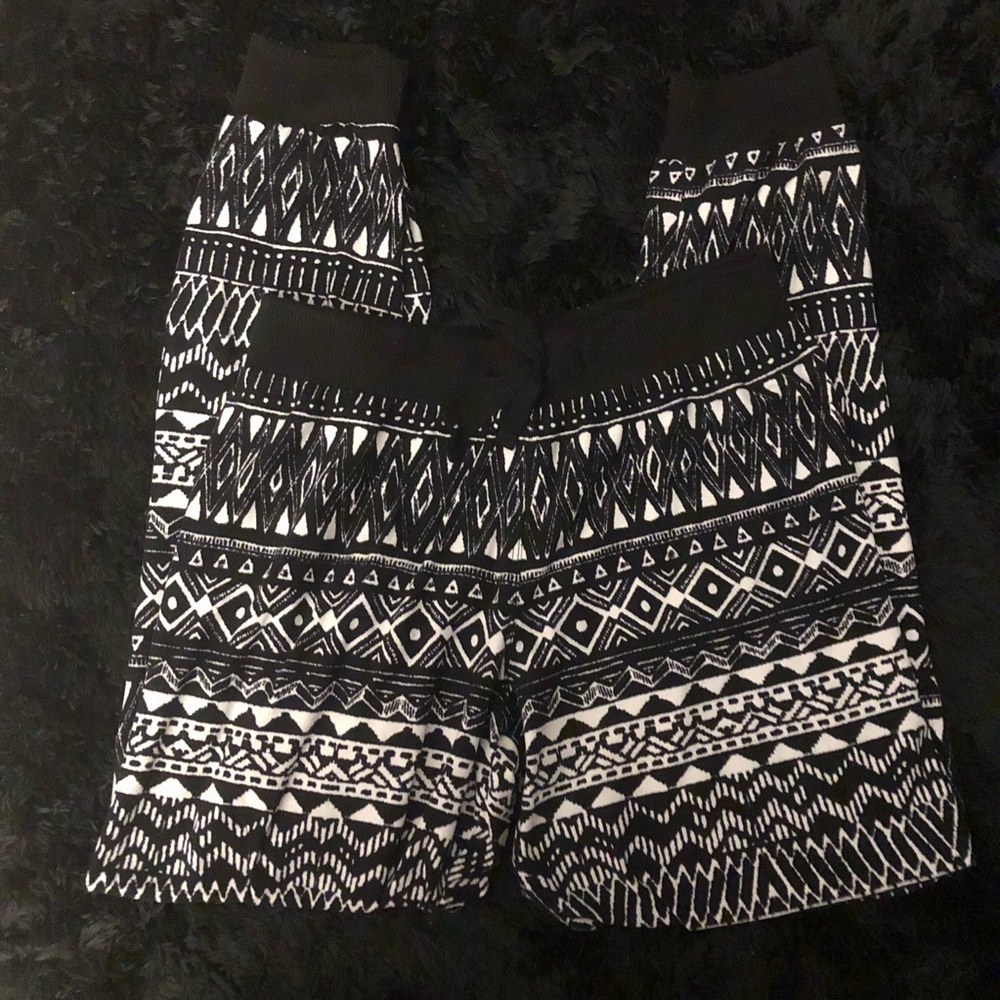 MUDD BLACK & WHITE BOHO PATTERN LEGGINGS/JOGGERS